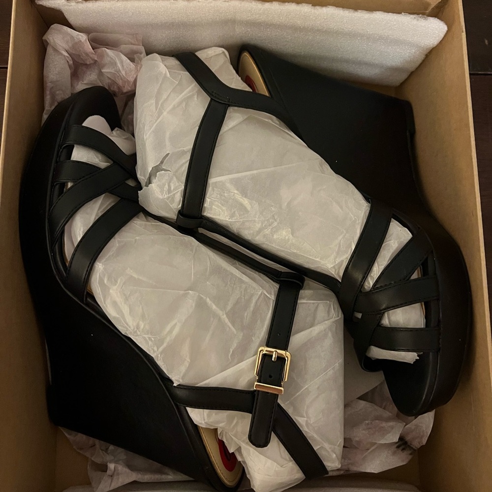 Jessica Simpson Black T-Strap Adjustable Buckle Open Toe Wedge Sandal